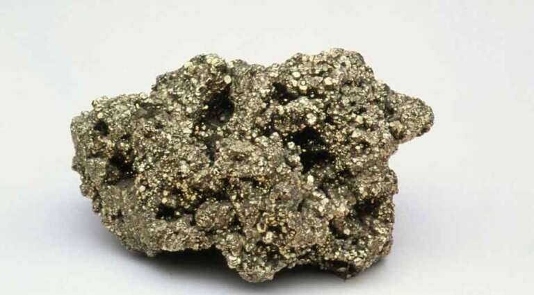 The-Unseen-Beauty-in-Industrial-Materials-A-Look-at-Iron-Pyrites