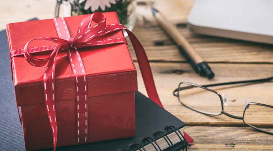 Infusing-Creativity-in-Celebration-Gifts
